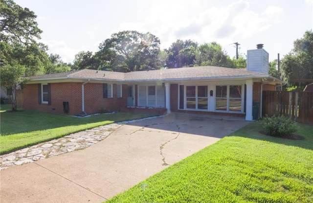 100 Greenway Drive photos photos