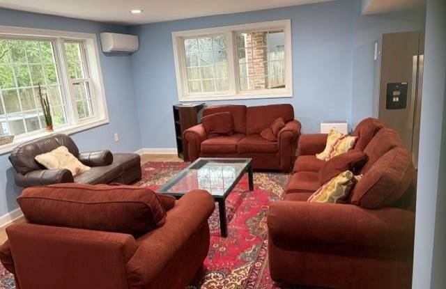 9464 SEVEN LOCKS Road Gallery 2