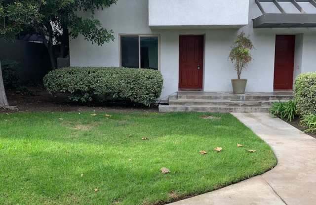 3 bedroom 2.5 bathrooms 1440 sqft Condo in a gated community in Garden Grove - 6872 Lampson Avenue, Garden Grove, CA 92845