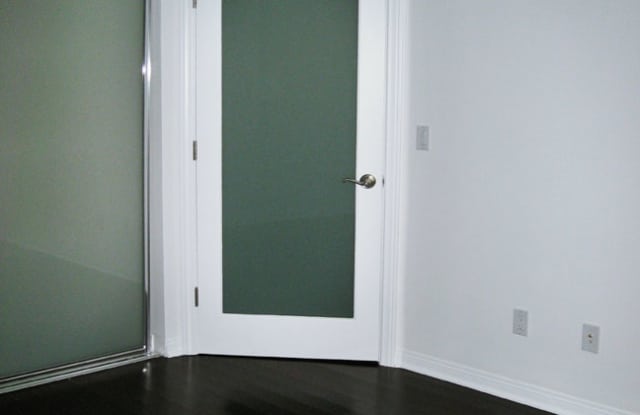 1148 N Clark Street Gallery 2