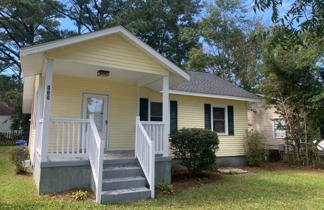 2 Bedroom 1 Bath SFH in Wilmington!! Gallery 1