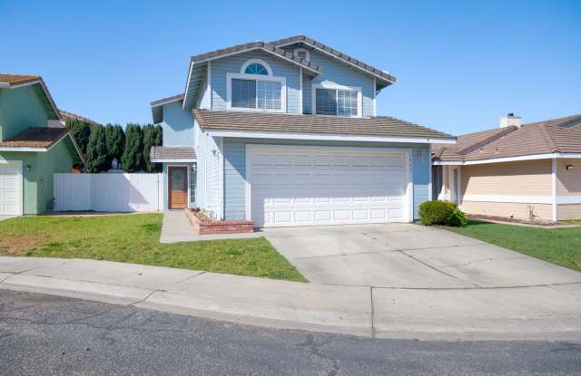 Schedule a tour today for a BEAUTIFUL 3-Bedroom, 3-Bath! photos photos