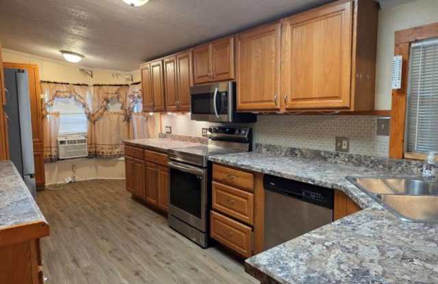 FOR LEASE!! Gallery 4