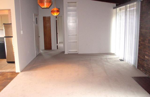7025 BEVERLY LANE Gallery 4