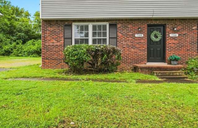 Charming 2-Story Bellevue Townhome in Nashville Gallery 3