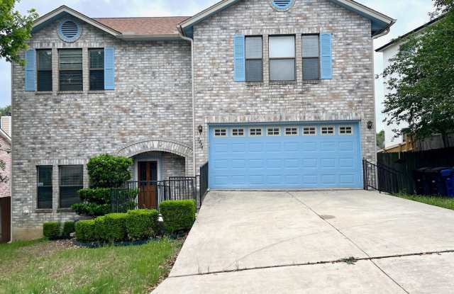 Spacious 3 Bedroom/2.5 Bath home with Large Game Room and Fabulous Deck ~ Move in Ready! photos photos