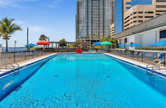 825 Brickell Bay Dr Gallery 3