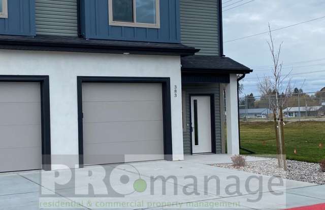 Townhouse with 3 bedrooms / 2 bathrooms in Idaho Falls - 383 Easy Street, Bonneville County, ID 83401