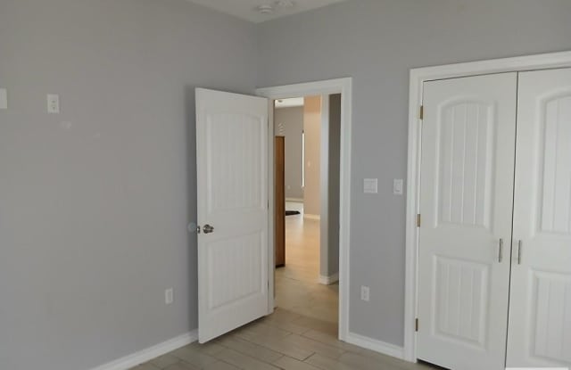 2625 S CHRISTIAN CIR Gallery 2