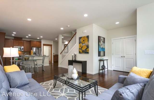 1111 NE Park Dr Gallery 4