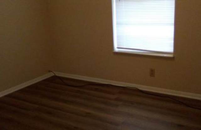 6809 Adrian Road - 2A Gallery 4