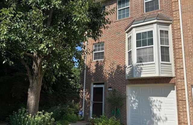 110 LAKEVIEW Court Gallery 1