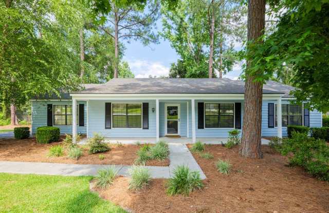 Great home in Wood Valley! - 2211 Northwood Circle, Valdosta, GA 31602