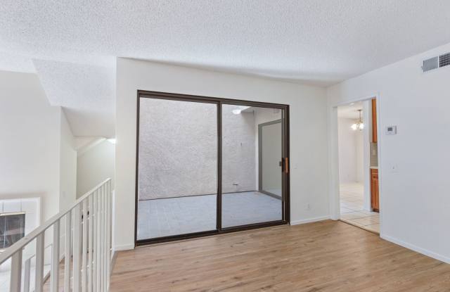 Tri-Level Townhome with Bonus Room | Ranch Los Charcos photos photos