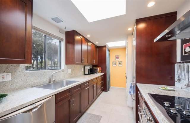 1260 Ella St photos photos
