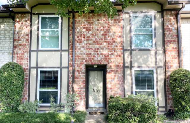 11744 South Kirkwood Road Gallery 2