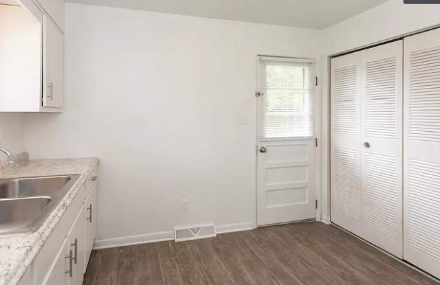 201 South Kenmore Road Gallery 3