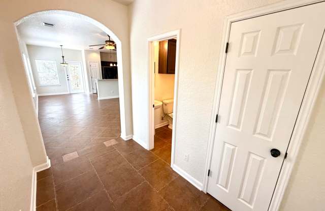 *MOVE IN SPECIAL* Updated 3-Bedroom Duplex Near UTSA, La Cantera & Six Flags! Gallery 3