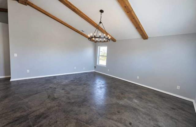 Modern Comfort Meets Rustic Charm in Edmond Gallery 3