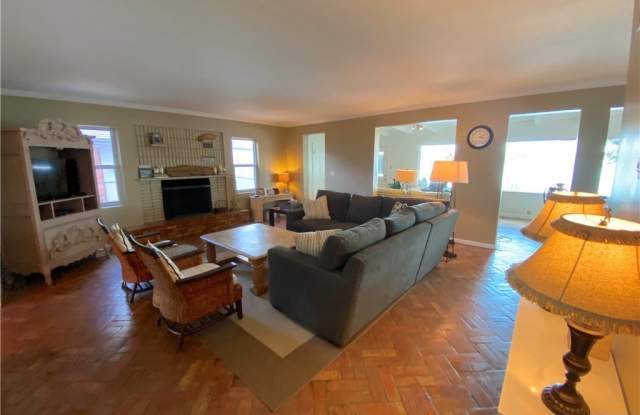 523 Ski Lodge Gallery 4