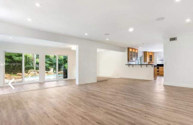 1000 SW 19th St. Gallery 4