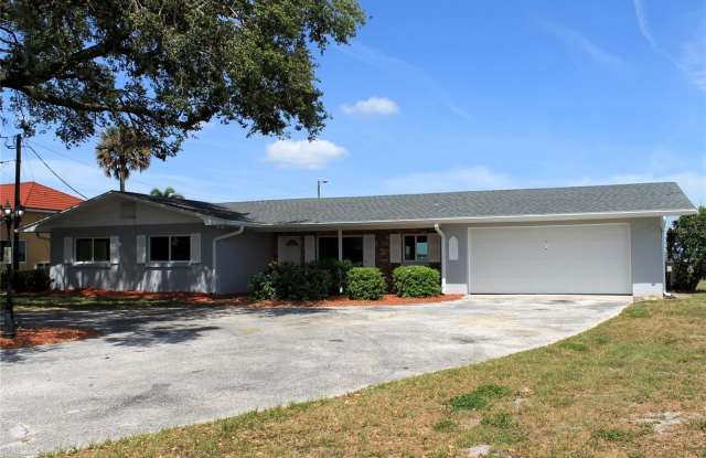 2700 CRUMP ROAD photos photos