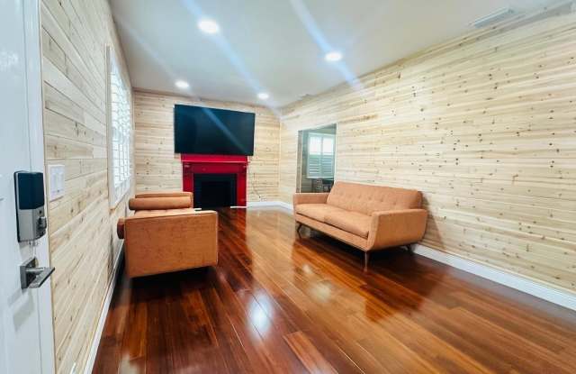 6804 BARRY Road Gallery 4