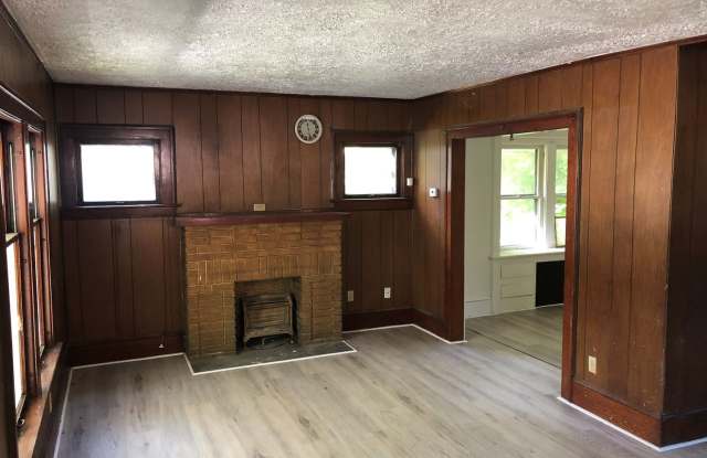 Spacious 4-Bedroom Home for Lease in Akron Gallery 3