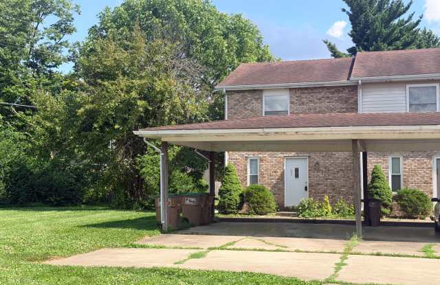 Now Showing: 2 Bedroom / 1.5 Bath located at 1947 Bonnie Ct. in Columbus, IN photos photos