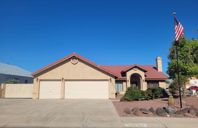 Spacious Updated Corner-Lot Home with Dual Suites  RV Parking in Bullhead City photos photos