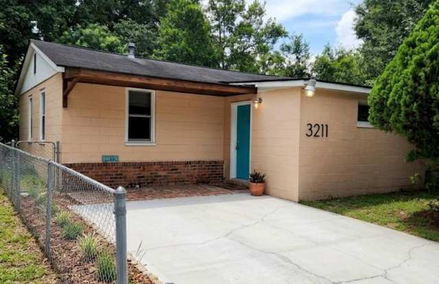 Upgraded 2-bed/1-bath Cottage in Tatem Heights Gallery 3