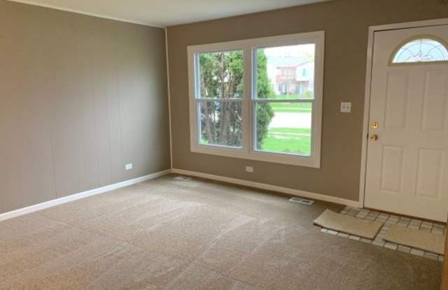 7605 Bristol Lane Gallery 3
