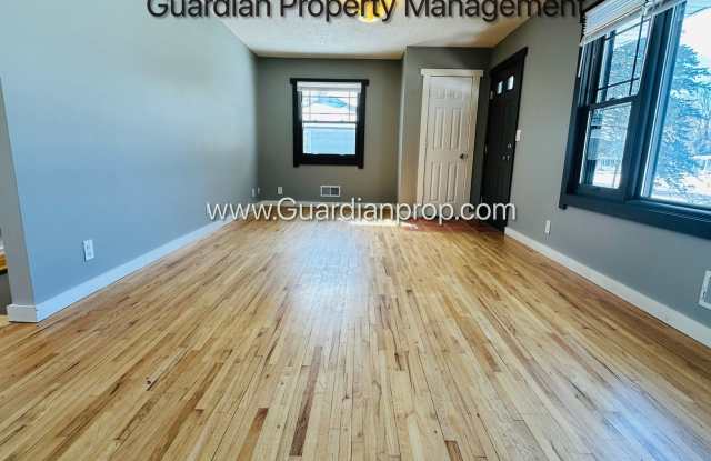 Richfield Single Family Home, Fenced Yard, 2 Car Garage, Dishwasher photos photos