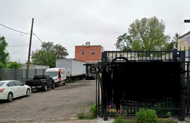 4501 N HOWARD Street Gallery 2