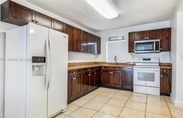 117 E 10th St # 117, Hialeah, FL 33010 Gallery 1