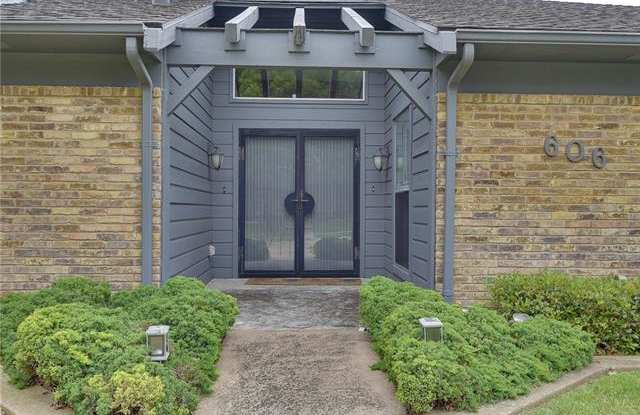 606 Fieldwood Circle Gallery 2