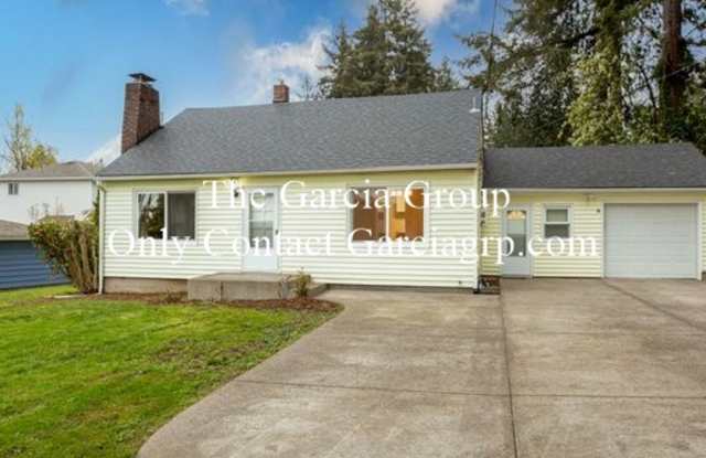Cozy and roomy 4 Bedroom, 2 Bath Cape Cod style home in Oak Grove Milwaukie - 14620 Southeast Oatfield Road, Oak Grove, OR 97267