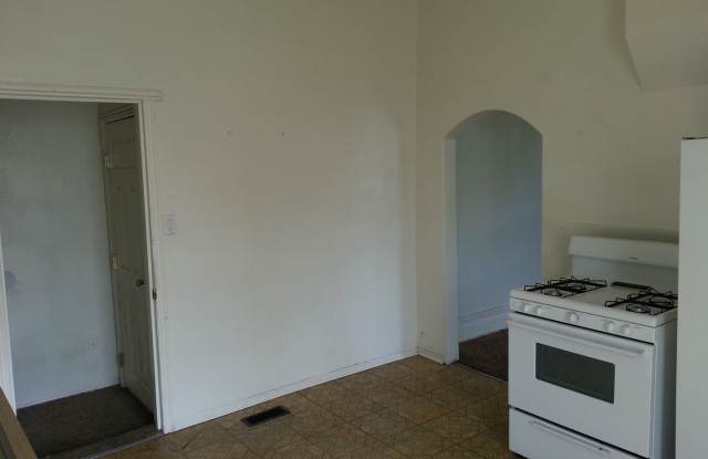Pet Friendly 2 Bedroom Single Family Home - 686 30th Street, Ogden, UT 84403