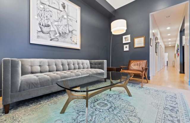 4532 N Damen Gallery 2