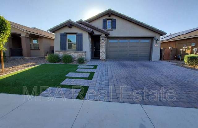 704 N 152nd Dr photos photos