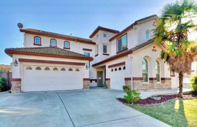 Resident Benefit Package Property - A very unique 5/6 bedroom 4 full bathroom home. - 5954 Radmere Drive, Elk Grove, CA 95757