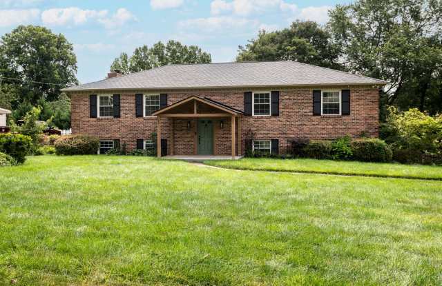 Knoxville 37934 - 4 bedroom 3 bath - call Ryan Fogarty 865-333-4840 photos photos