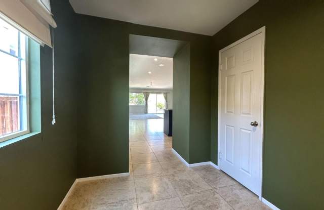 Price Reduction!! Gorgeous 3 Bedroom 2 Bathroom Home in Tournament Hills! Gallery 4