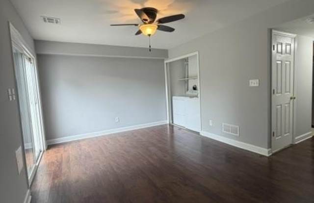8 KAYAK Court Gallery 4