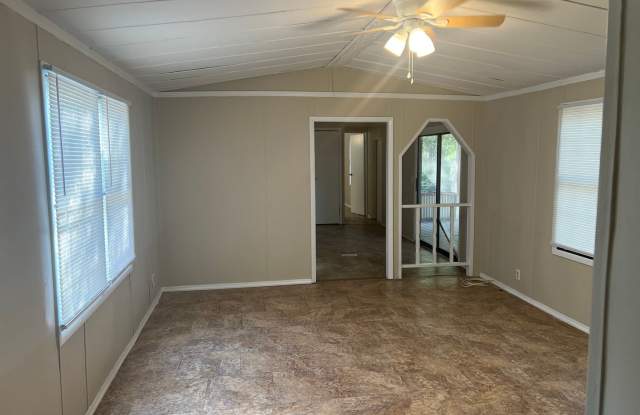 Cozy 2 bedroom, 2 bath Gallery 3