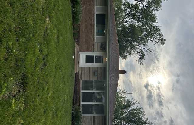 17952 Oakwood Avenue Gallery 2