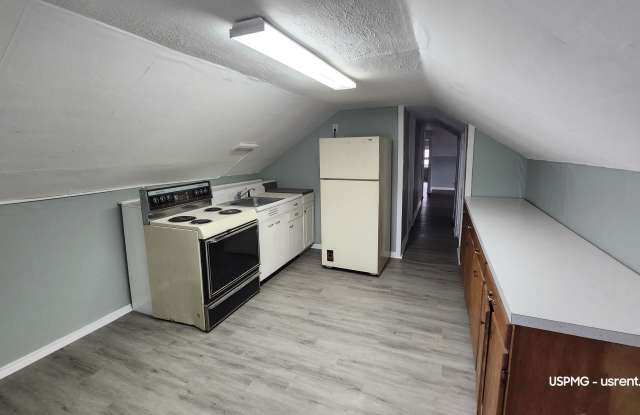 904 Hayes Avenue - 2 photos photos