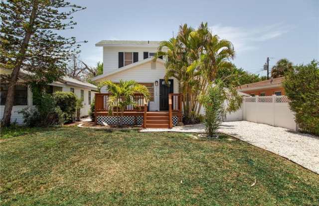 Beautifully Updated 3-Bed, 2-Bath Beach Home Gallery 1