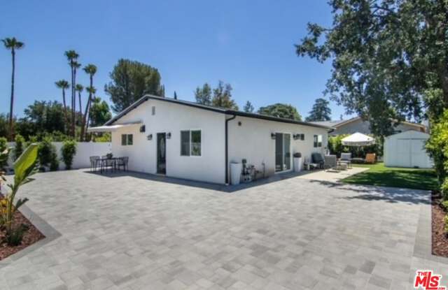 23028 Burbank Boulevard photos photos