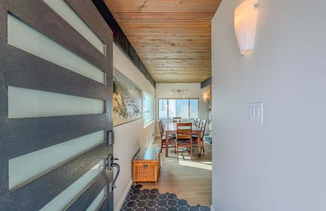 1327 Devon | The Sea Bum Sanctuary | Monthly Furnished Rental Gallery 3